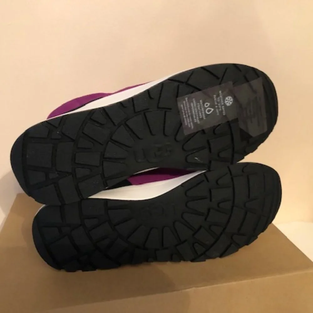 Ugg Turlock Waterproof Leather Snow Boot. Size: 6